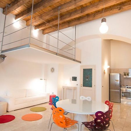 Modern Apartment In Historic Building Cagliari Kültér fotó