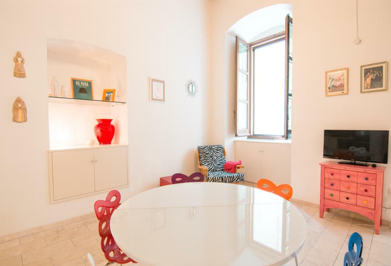Modern Apartment In Historic Building Cagliari Kültér fotó