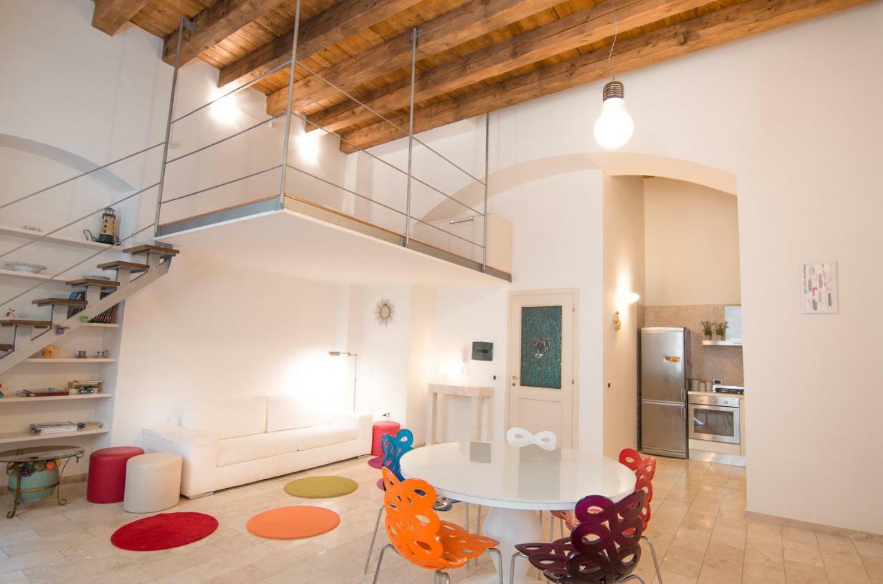 Modern Apartment In Historic Building Cagliari Kültér fotó